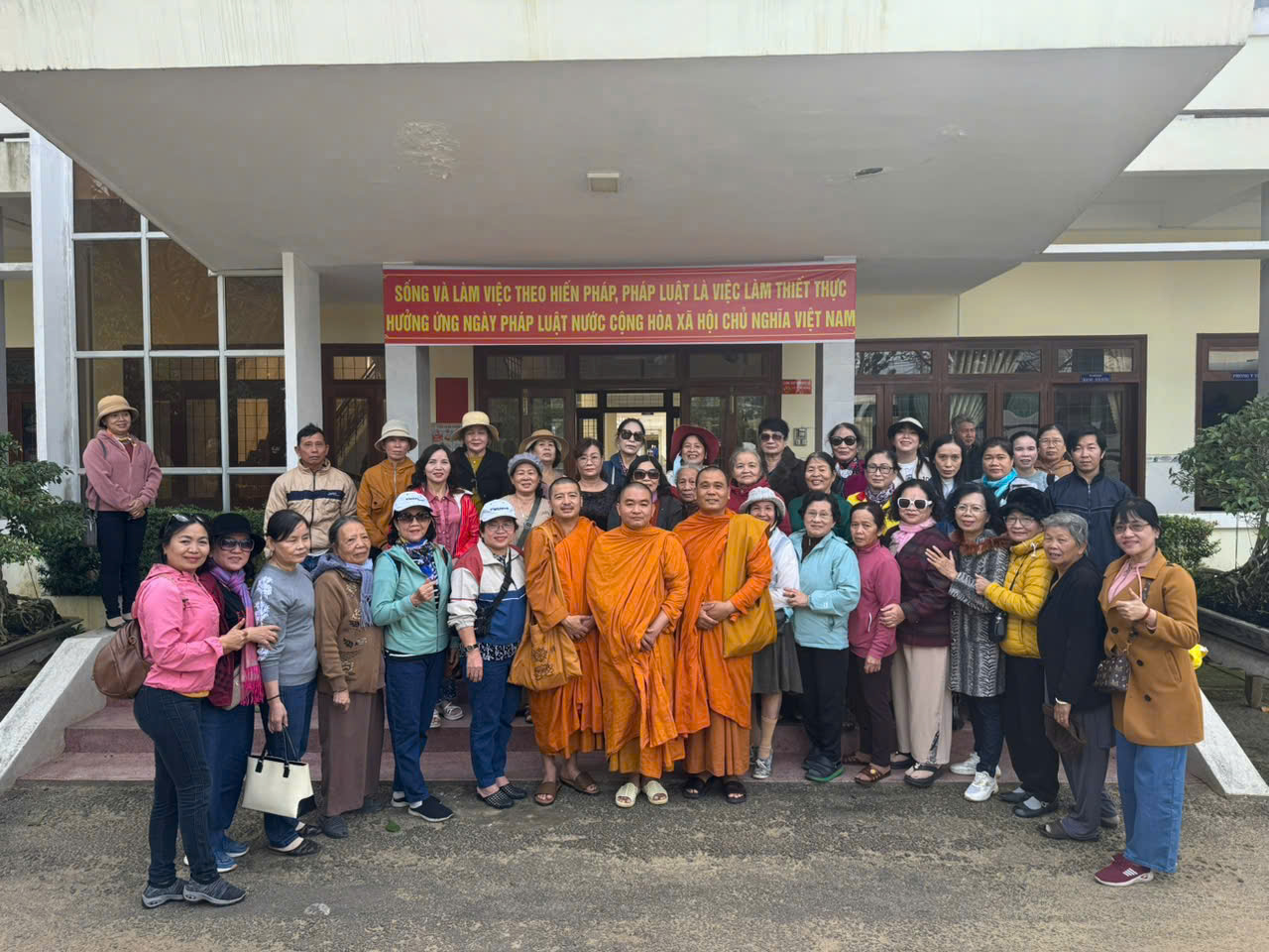 Tuy Phước: Tịnh xá Ngọc Sơn tổ chức chương trình “Bữa ăn chuyển nghiệp” tại Trung tâm nuôi dưỡng người tâm thần Hoài Nhơn.